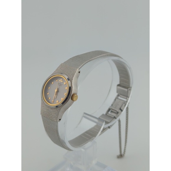 Vintage Seiko 8Y21-0010 Silver Tone‎ Womens Quartz Watch - New Battery - Clean - Picture 2 of 6